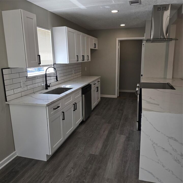 Property Photo:  13327 Lake Breeze Lane  TX 77318 