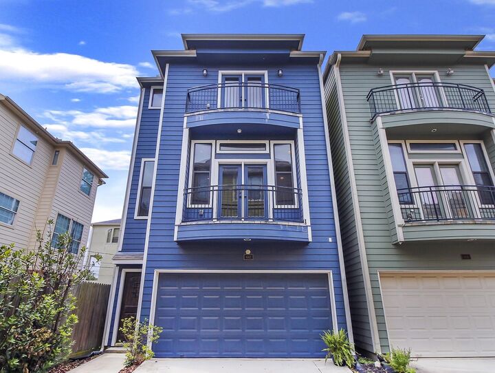 Property Photo: 612 W 27th Street TX 77008