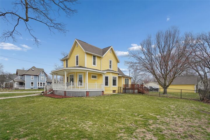 Property Photo:  260 NE Maple Avenue  IA 50072 