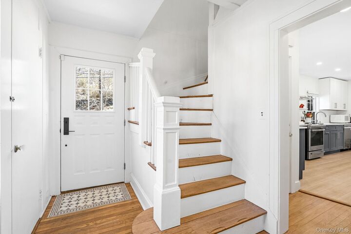 Property Photo:  6 Circle Drive  NY 10706 