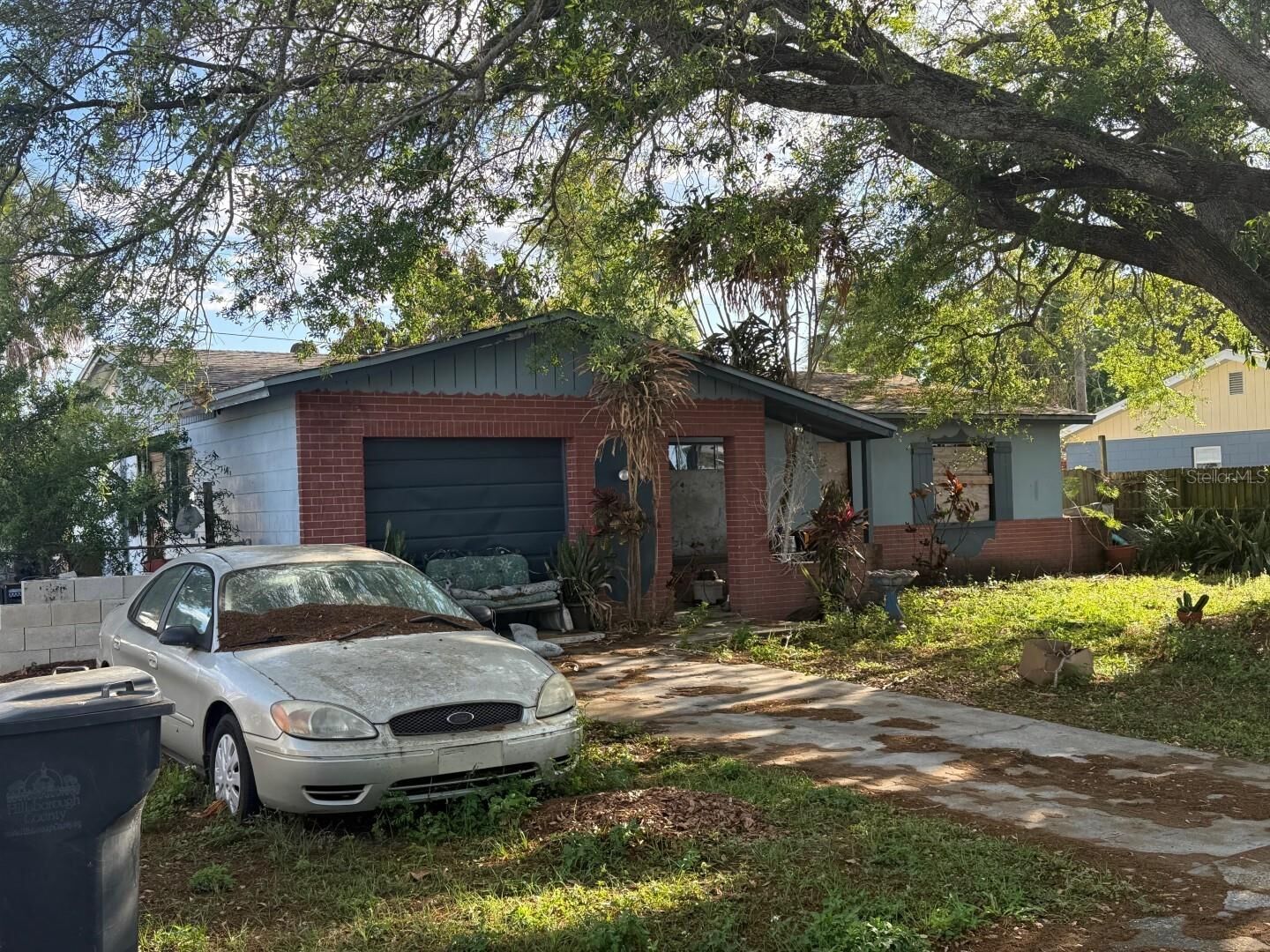 Property Photo:  7413 Aripeka Drive  FL 33619 