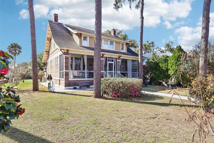 Property Photo:  422 S Center Street  FL 32726 