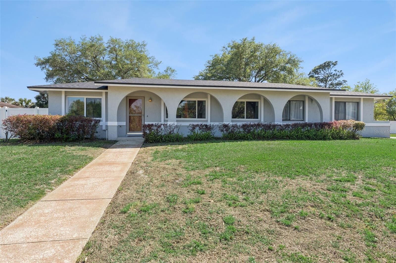 Property Photo: 8200 Fraim Court FL 32825