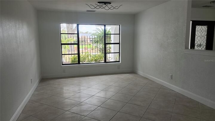 Property Photo:  2001 Country Club Court  FL 33566 