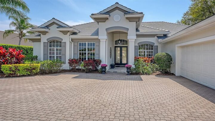 Property Photo: 642 Trenton Way FL 34229