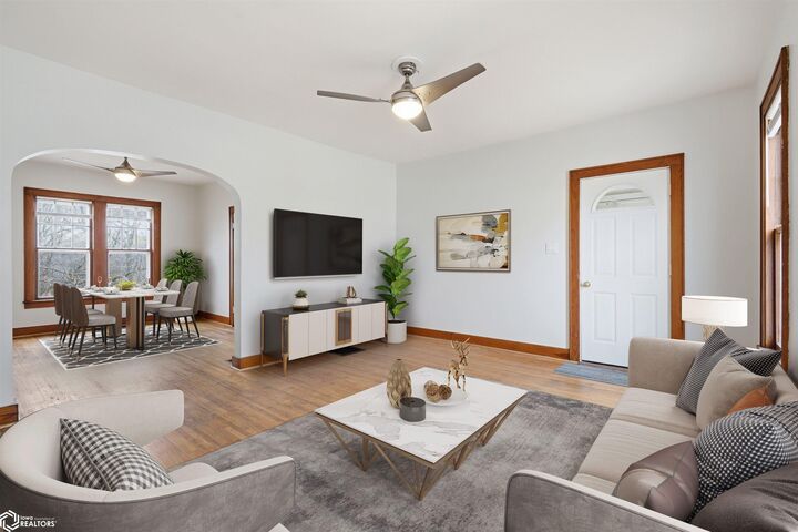 Property Photo:  320 N Plane Street N  IA 52601 