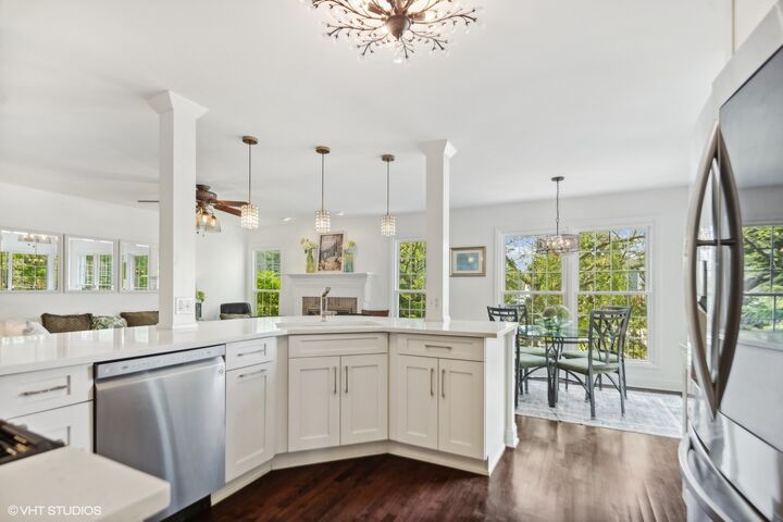 Property Photo:  252 Lynwood Lane  IL 60108 