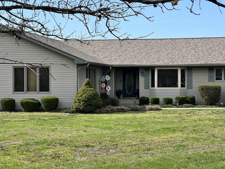 Property Photo:  233 Dunivan Road  IL 62966 