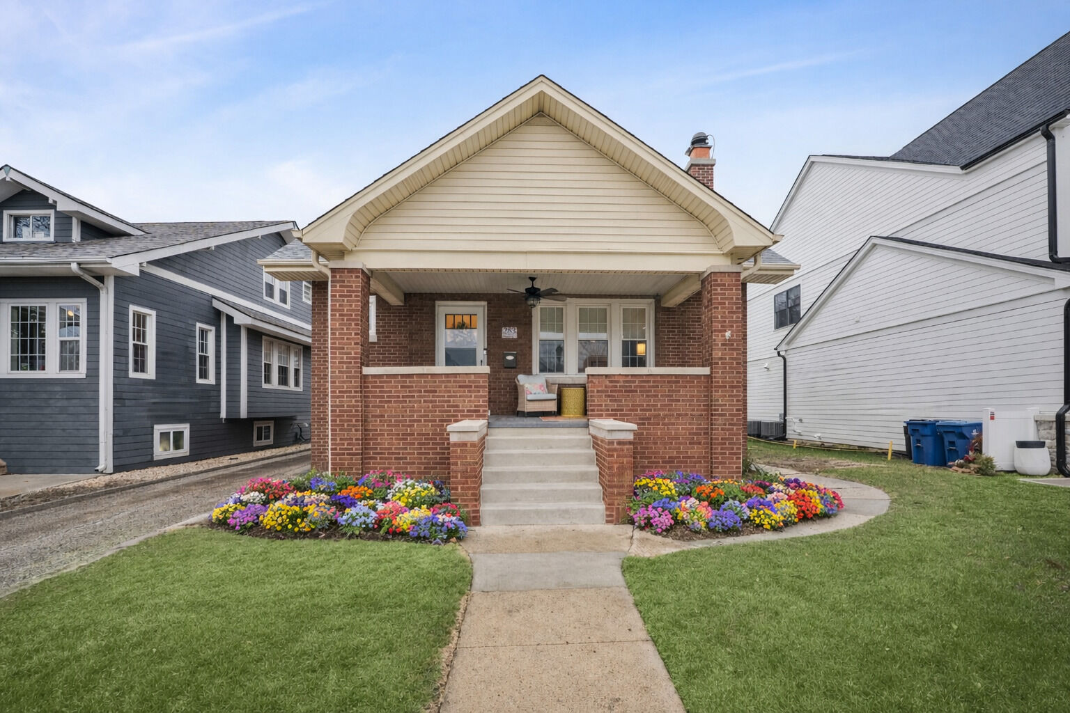 Property Photo:  283 N Michigan Avenue  IL 60126 