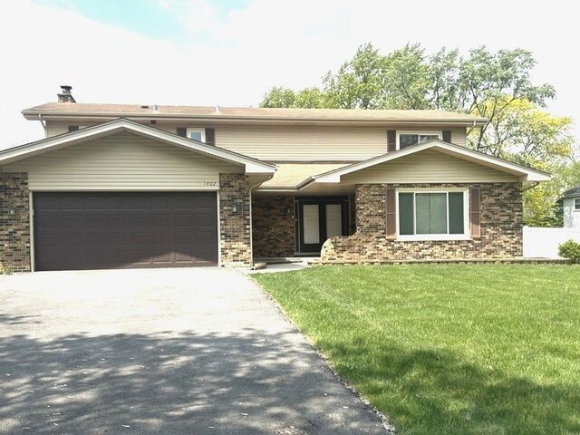Property Photo:  1402 Berry Lane  IL 60422 