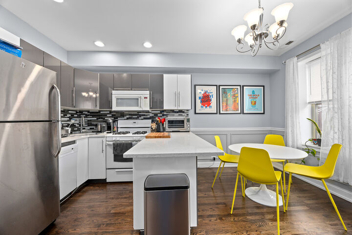 Property Photo:  3648 W George Street  IL 60618 