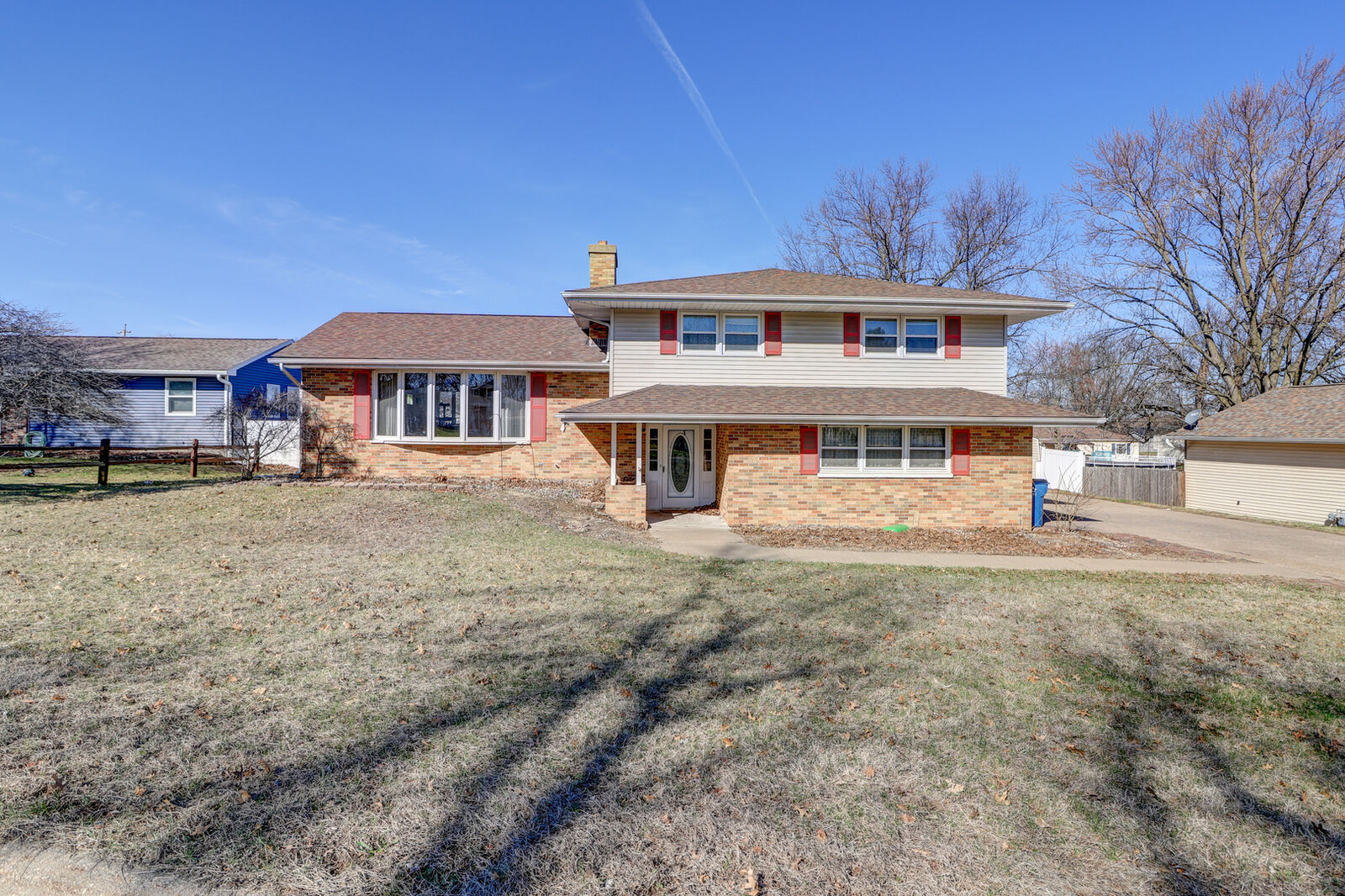 Property Photo:  1411 2nd Avenue  IA 52730 