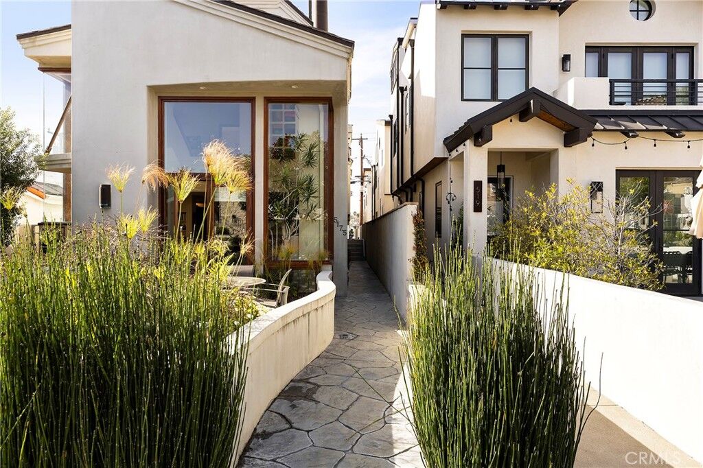 Property Photo:  517 Larkspur  CA 92625 