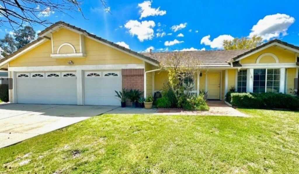 Property Photo: 10625 Aster Leaf CA 92557