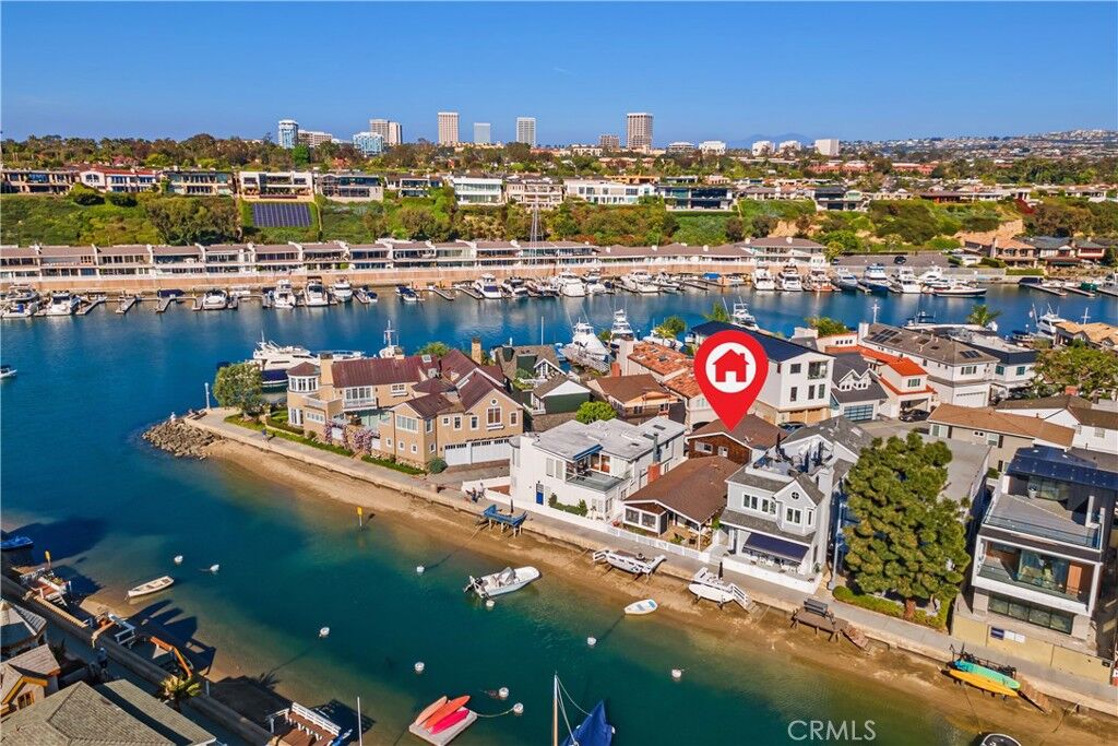 Property Photo:  322 Grand Canal  CA 92662 