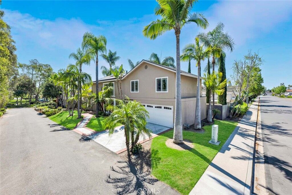 Property Photo:  22702 Islamare  CA 92630 