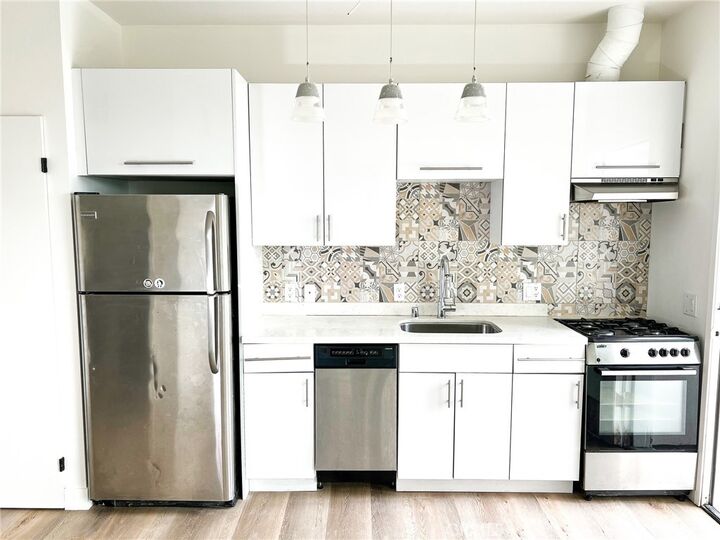 Property Photo:  1183 Crenshaw Boulevard 201  CA 90019 