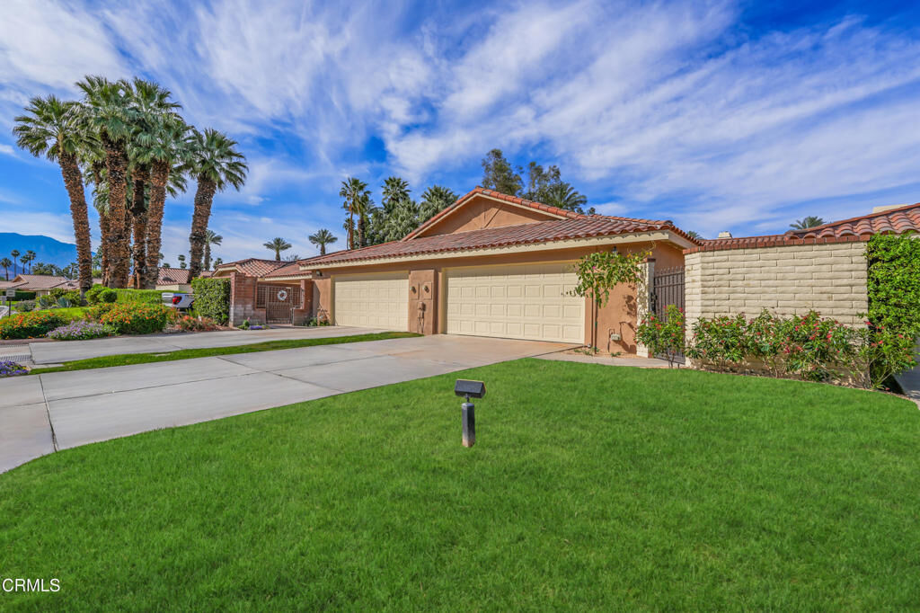 Property Photo:  250 Calle Del Verano  CA 92260 
