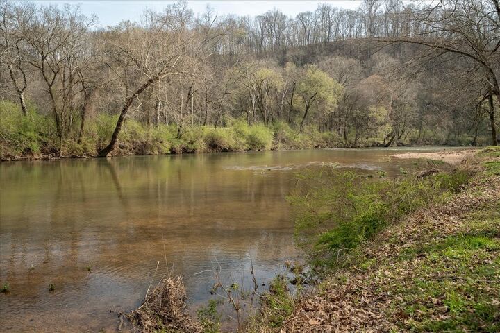 Property Photo:  516 Barney Ln  TN 38486 