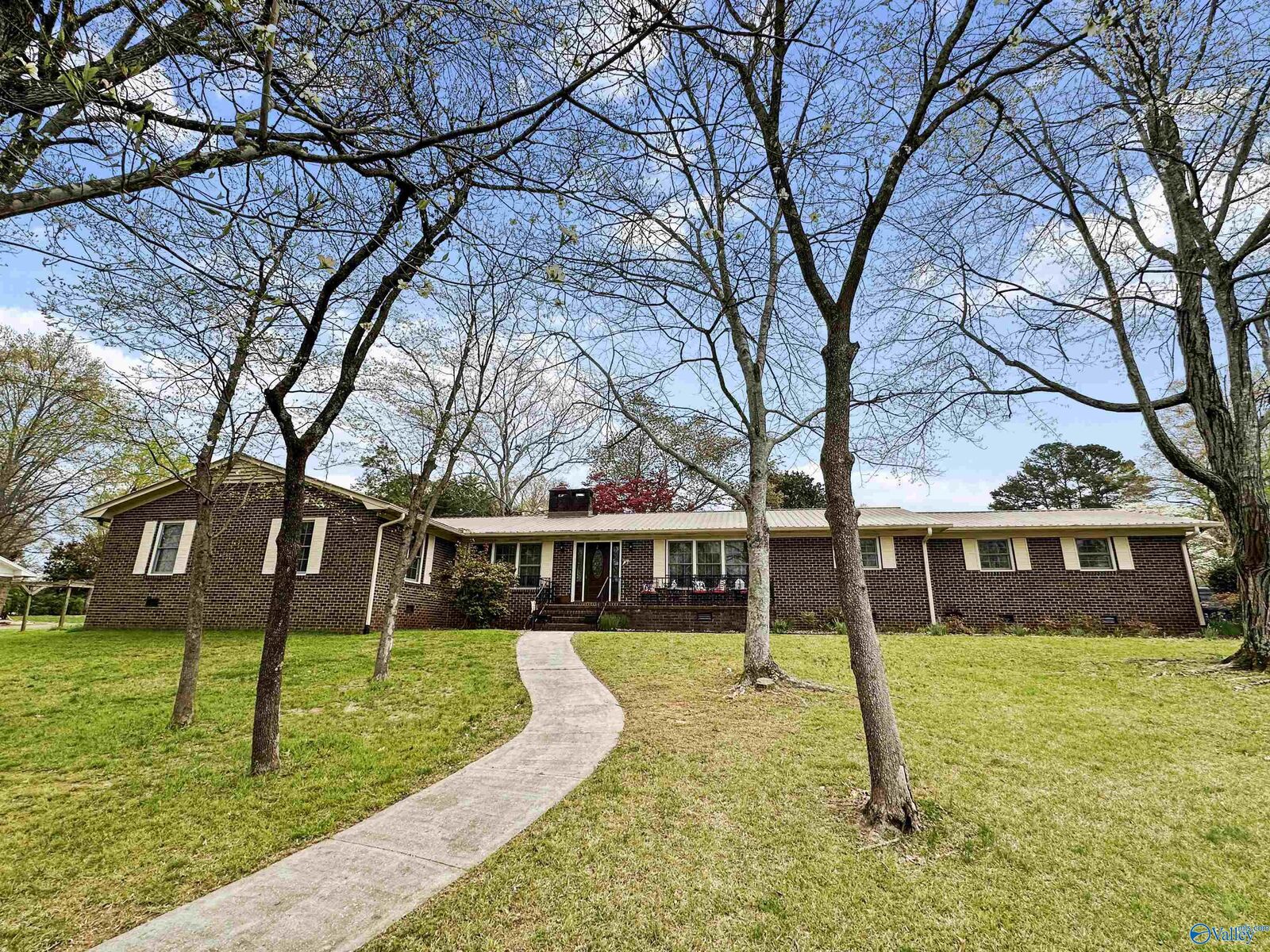 Property Photo: 1913 Garner Street AL 35769