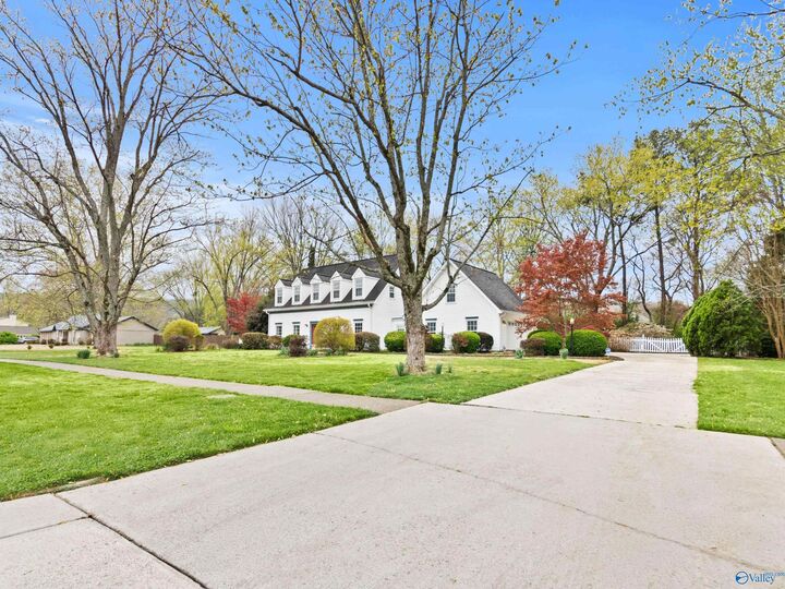 Property Photo:  112 Lynbrook Blvd  AL 35758 