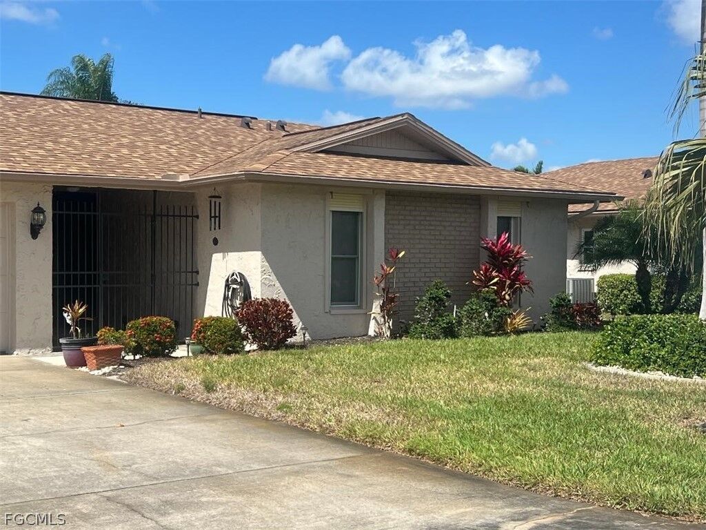 Property Photo:  5471 Capbern Court  FL 33919 