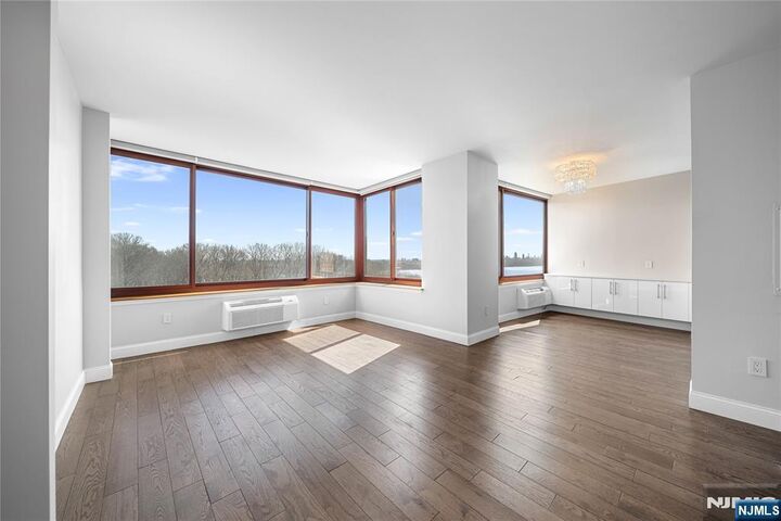 Property Photo:  100 Old Palisade Road 1604  NJ 07024 