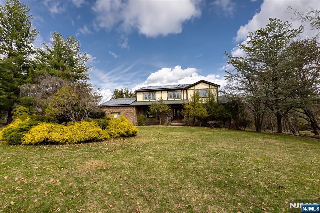 Property Photo:  81 Crescent Avenue  NJ 07430 