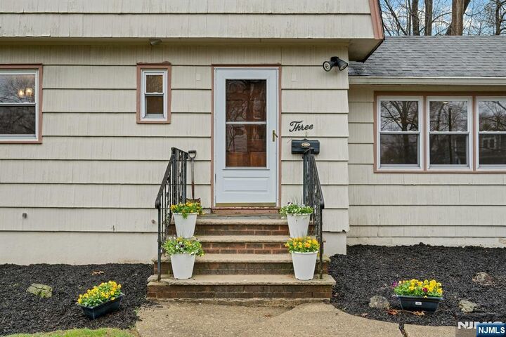 Property Photo:  3 Page Place  NJ 07039 