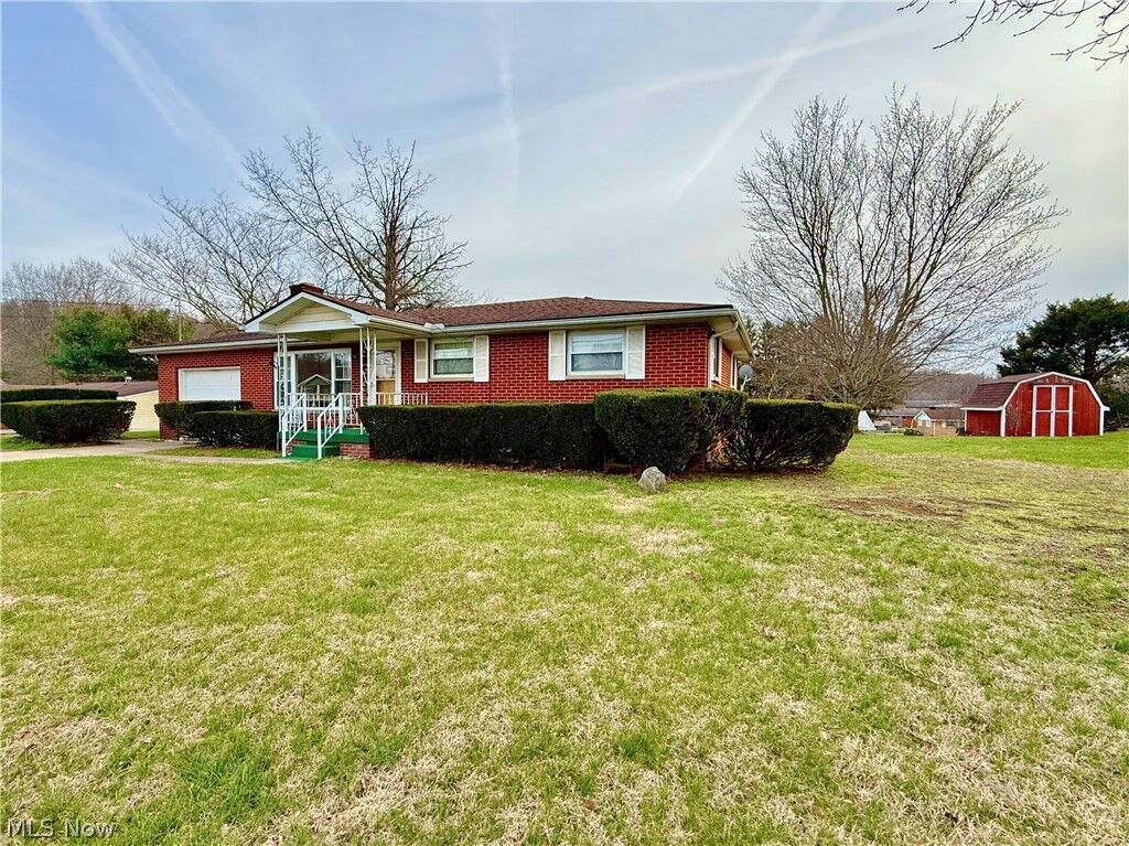 Property Photo: 282 N Meadowlark Drive WV 26187