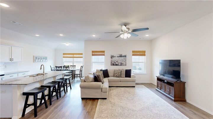 Property Photo: 2923 W Azurite Street AR 72704