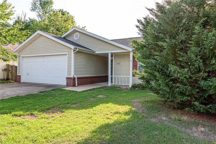 Property Photo: 1473 Greenleaf Drive AR 72704