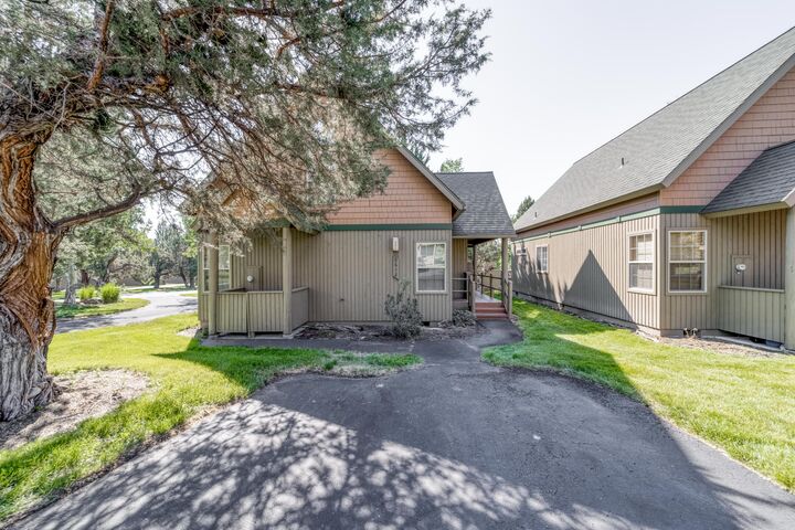 Property Photo:  1612 Prairie Falcon Drive  OR 97756 