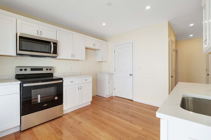 Property Photo:  1 Glenwood St 5  MA 02148 