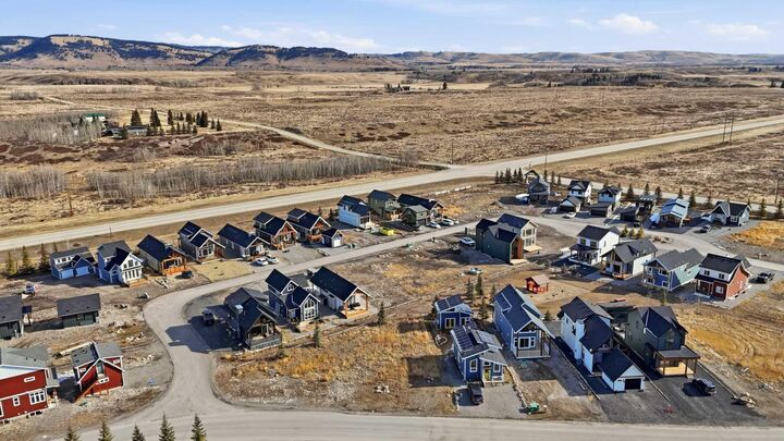 Property Photo: 116 Cottageclub Drive AB T4C 1B1