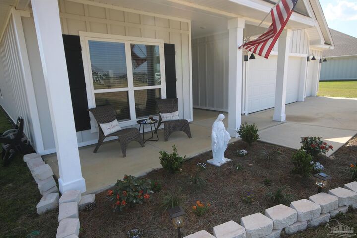 Property Photo:  2651 Ten Mile Rd  FL 32571 