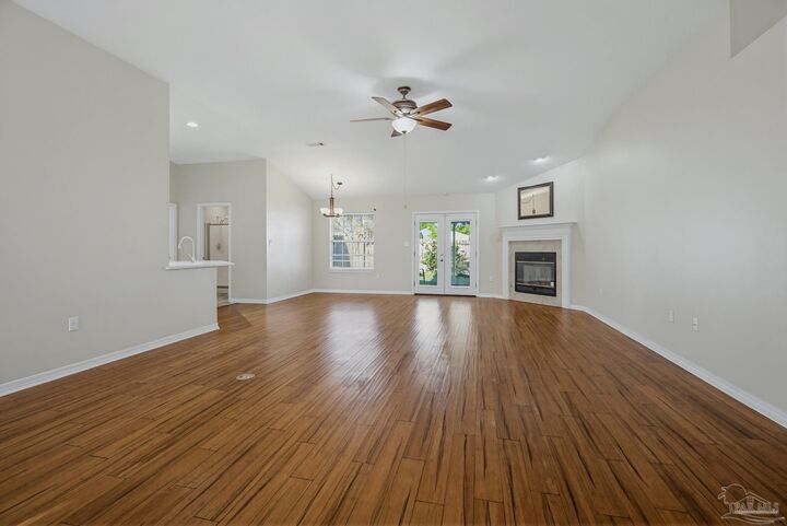 Property Photo: 10969 Country Ostrich Dr FL 32534