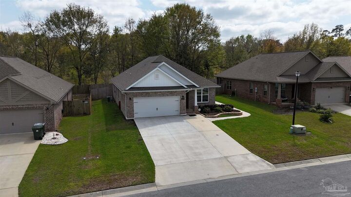 Property Photo:  437 Pemberton Ln  FL 32533 