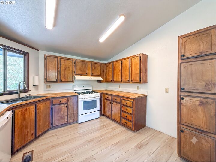 Property Photo: 96134 Foxglove Way OR 97415