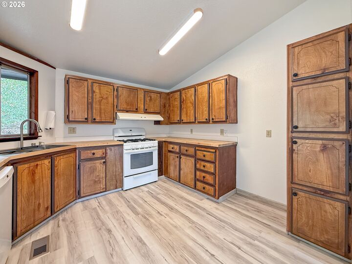 Property Photo: 96134 Foxglove Way OR 97415