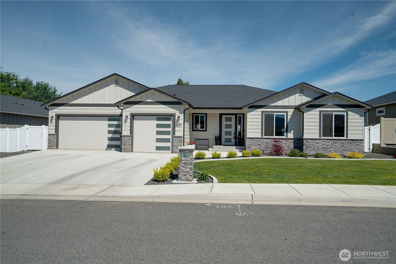 Property Photo: 2637 Patriot Way SE WA 98802
