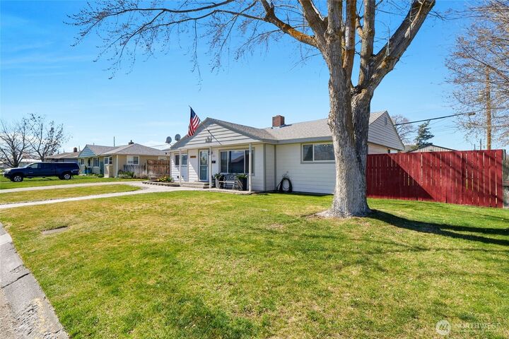 Property Photo:  223  H Street NE  WA 98823 