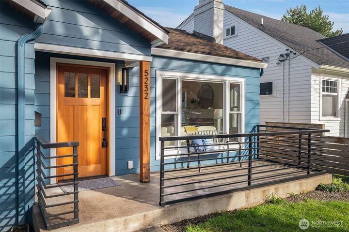 Property Photo: 5232 38th Avenue NE WA 98105