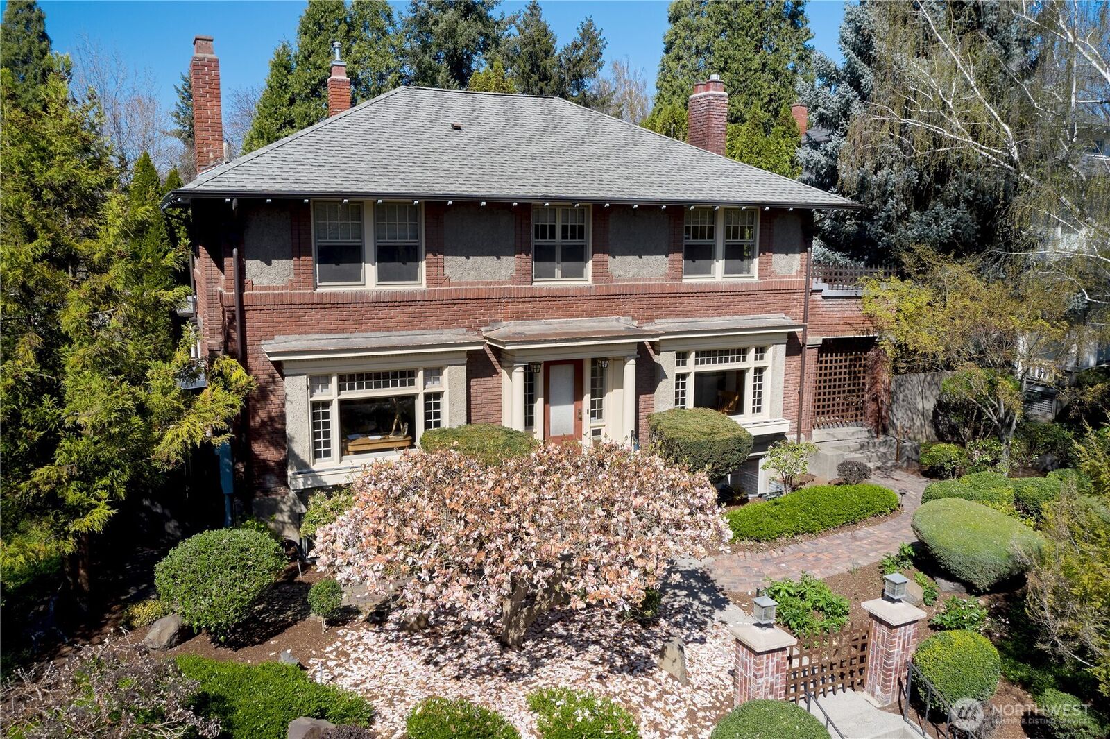 Property Photo:  1041  Alvarado Terrace  WA 99362 