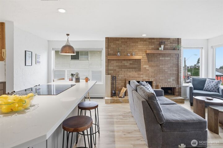 Property Photo:  5642  California Avenue SW 3  WA 98136 