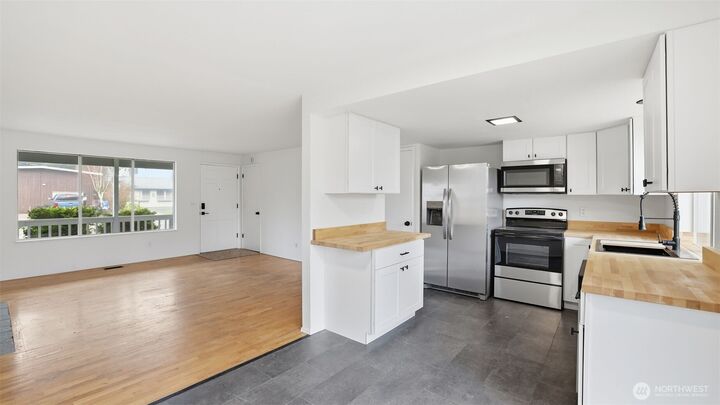 Property Photo:  2840  22nd Street SE  WA 98092 