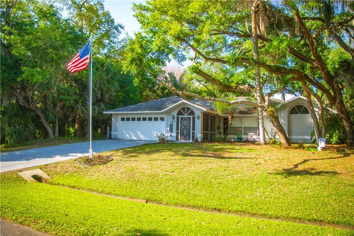 Property Photo:  957 Franciscan Avenue  FL 32958 