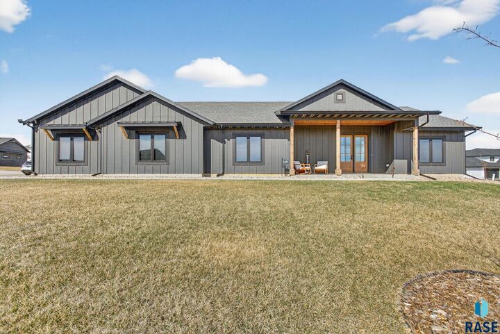 Property Photo:  2400 N Reichelt Cir  SD 57064 