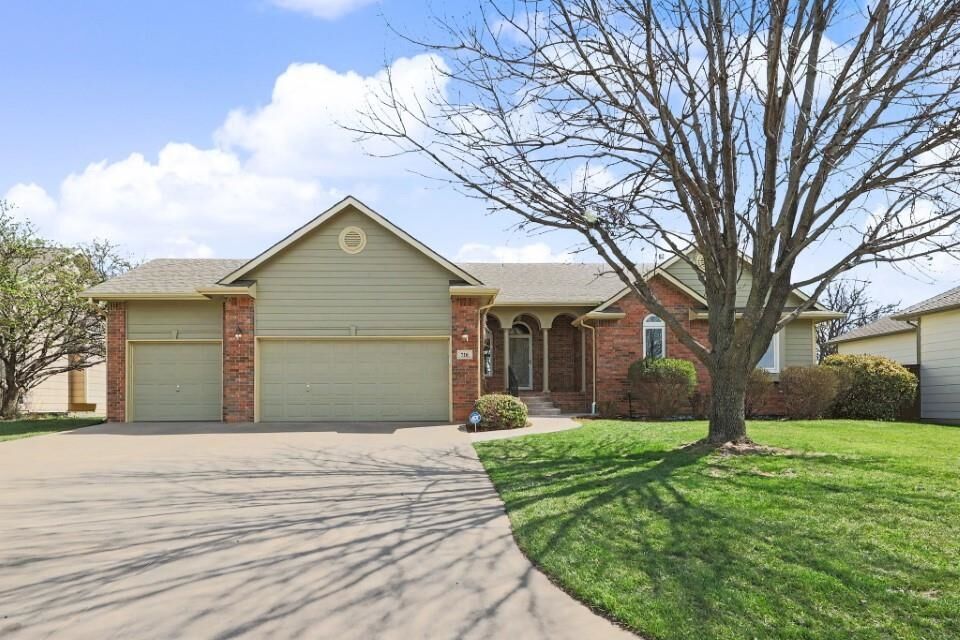 Property Photo:  728 N Ritchfield St  KS 67206 