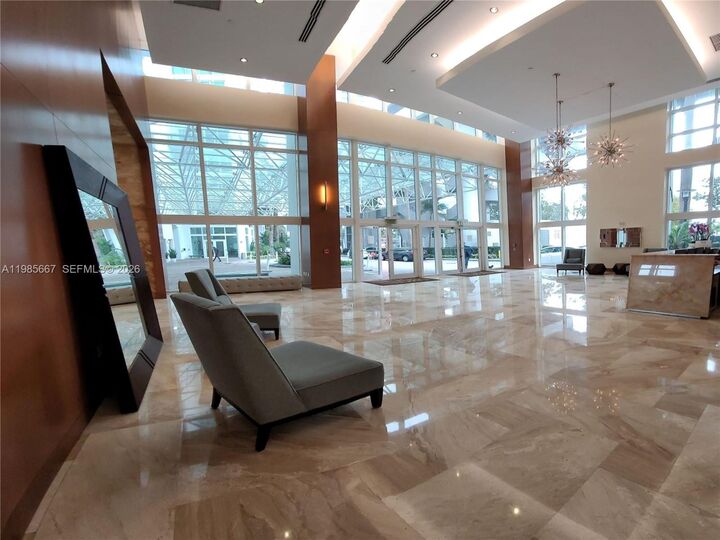 Property Photo: 31 SE 5th St 1110 FL 33131